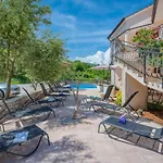 5235-5 In Apartment