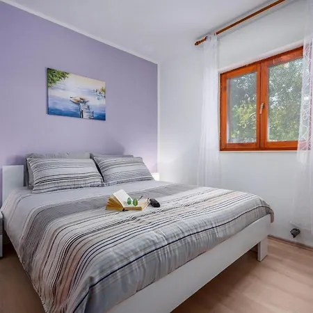 5235-5 In Apartamento *