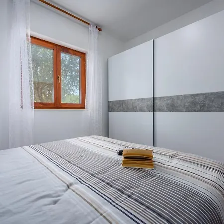 5235-5 In Drenje (Istria)